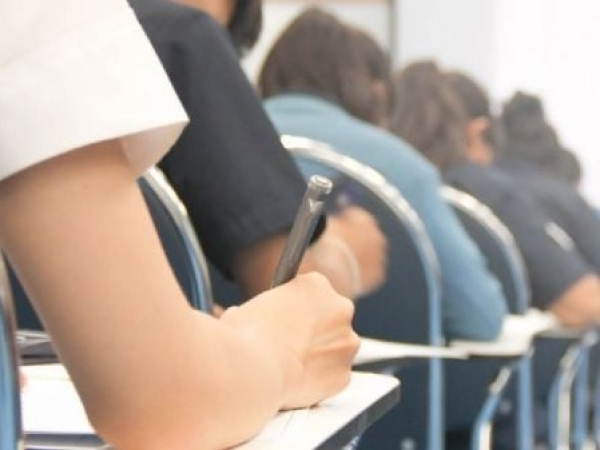 El Gobierno lanz&oacute; el programa "Vouchers Educativos" para alumnos de colegios privados