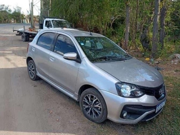 Robaron un auto en Valle Hermoso y quedaron filmados por las c&aacute;maras de seguridad