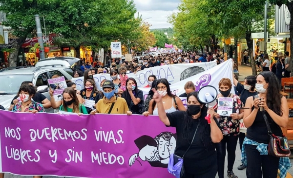 "Paren de matarnos": La Falda march&oacute; por Ivana M&oacute;dica