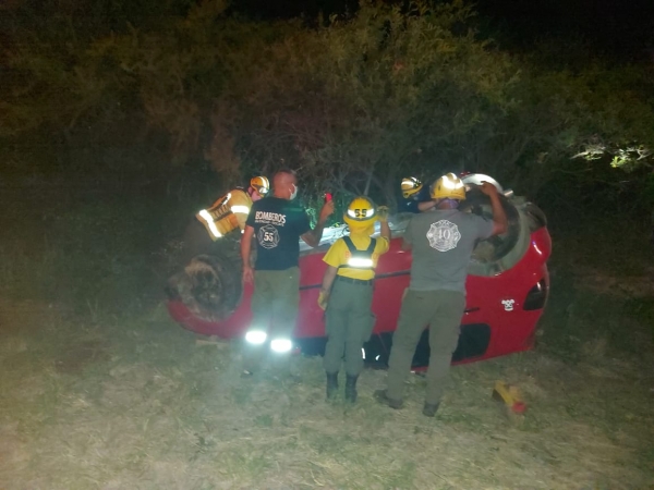 Charbonier: por esquivar un auto termin&oacute; tumbando