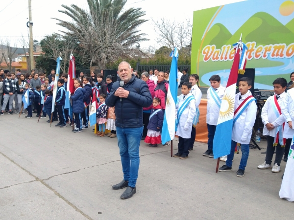 Se realiz&oacute; el acto por el D&iacute;a de la Independencia en Valle Hermoso