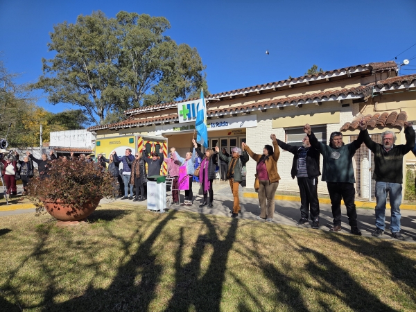 Crisis de la Salud Pública: realizaron un abrazo simbólico al Hospital de La Falda